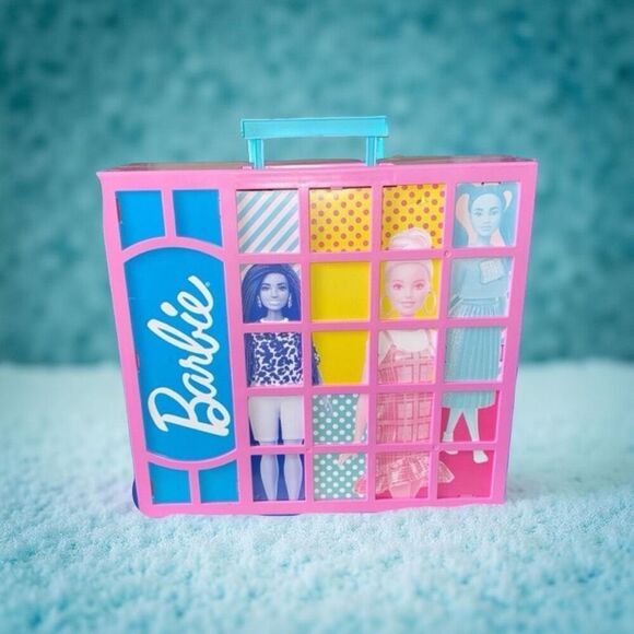 2019 Barbie Dream Closet Playset with Mirror and Desk Multicolor - Picture 7 of 7